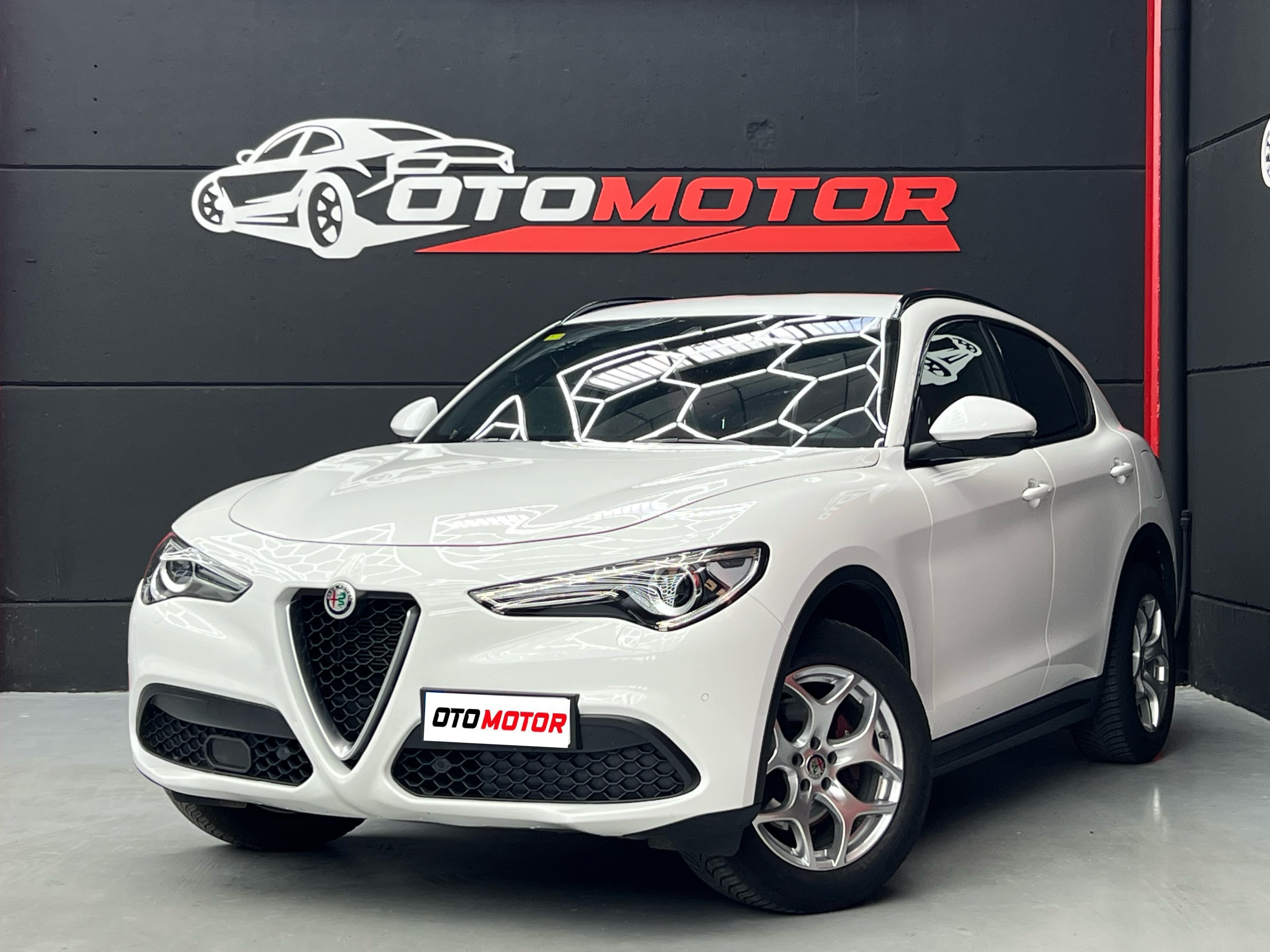 Alfa Romeo Stelvio Q4 — vista frontal izquierda (1/26)