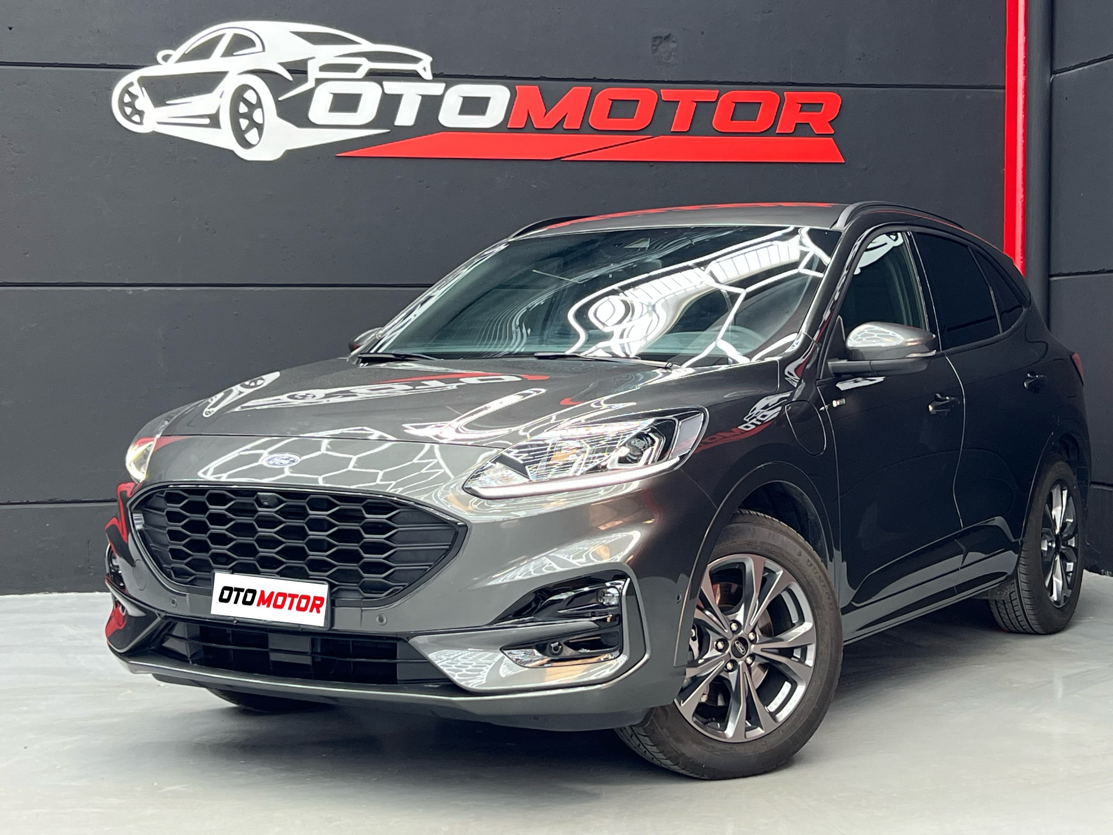 FORD Kuga ST Line PHEV — vista frontal izquierda (1/23)