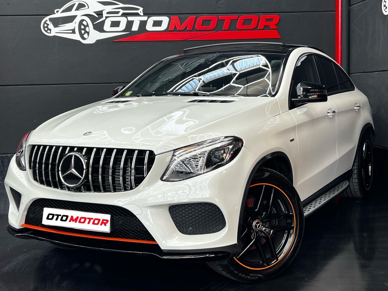 Mercedes GLE 350d Coupé — vista frontal izquierda (1/26)