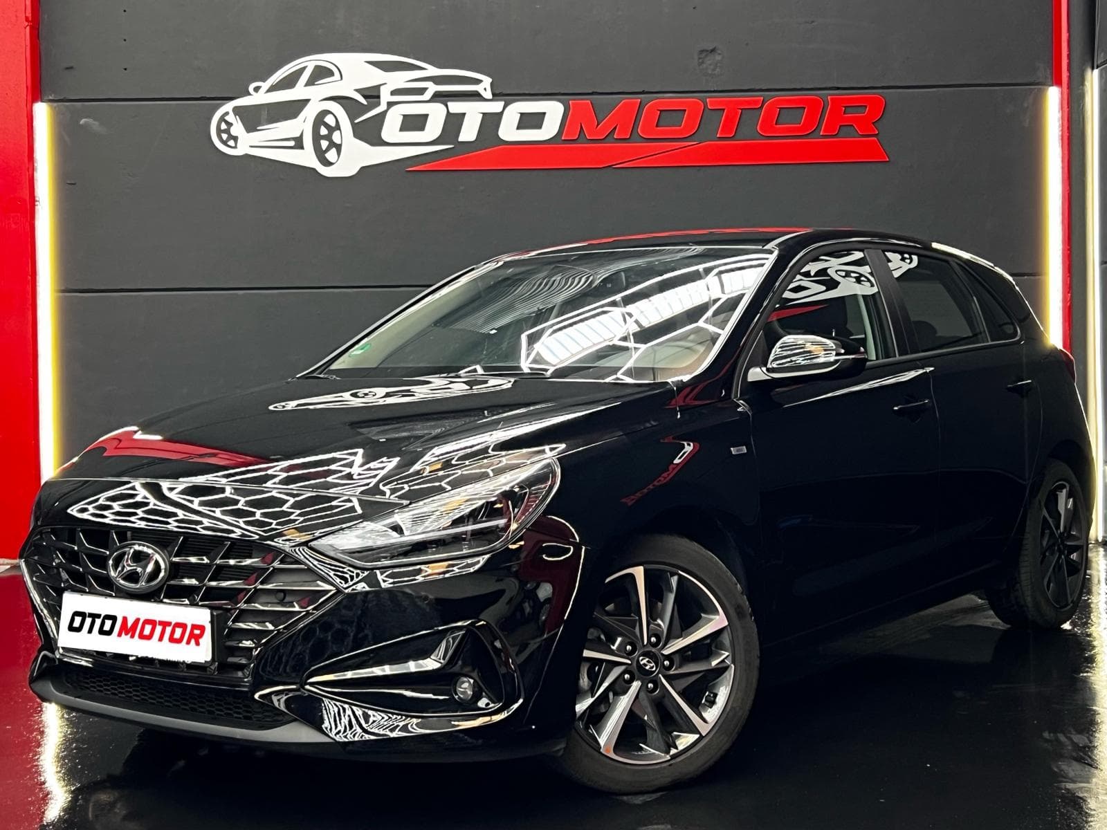 Hyundai i30 1.5 MHEV — vista frontal izquierda (1/26)
