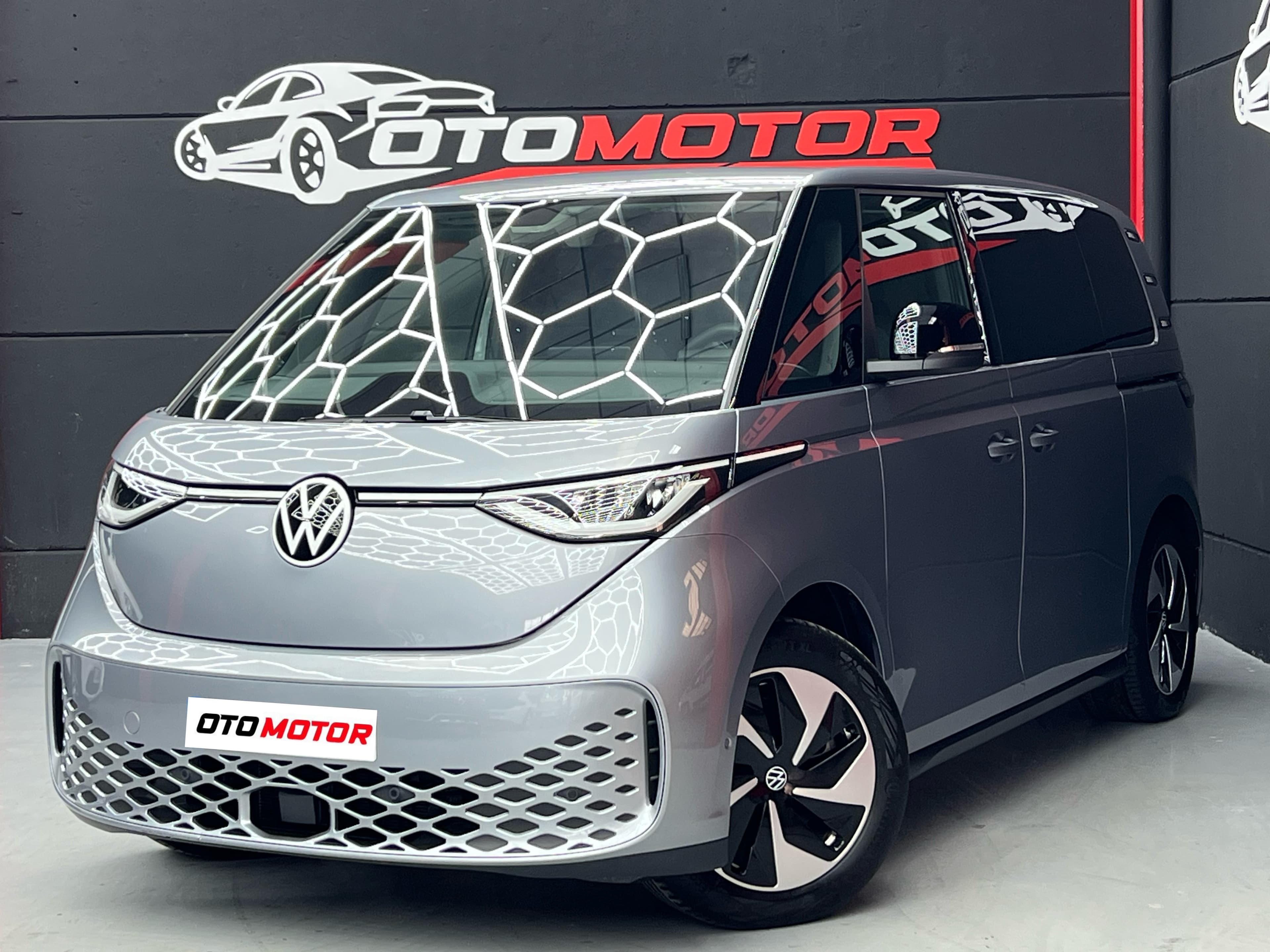 Volkswagen ID.Buzz Pro — vista frontal izquierda (1/19)