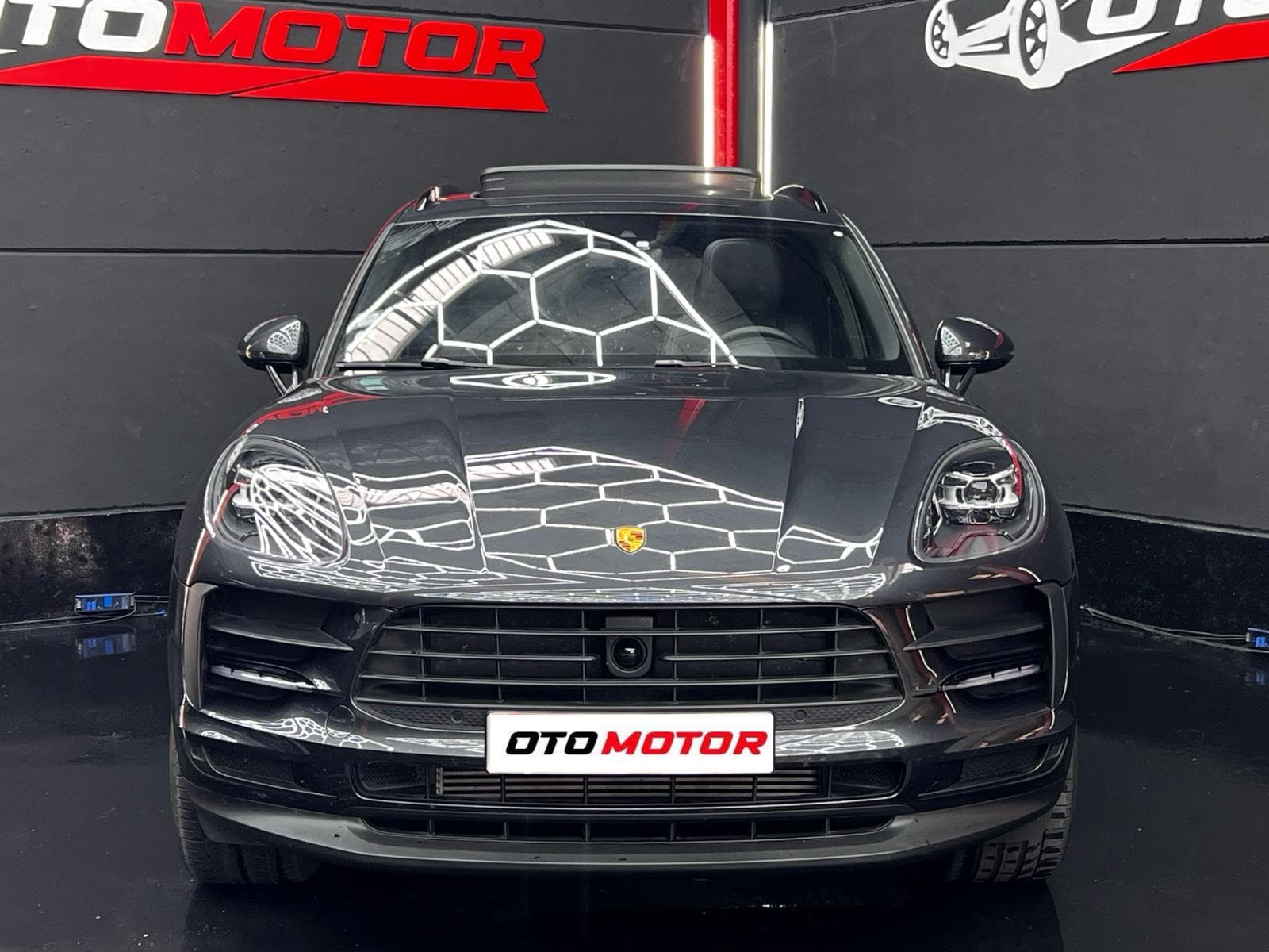 Porsche Macan — vista frontal (1/26)
