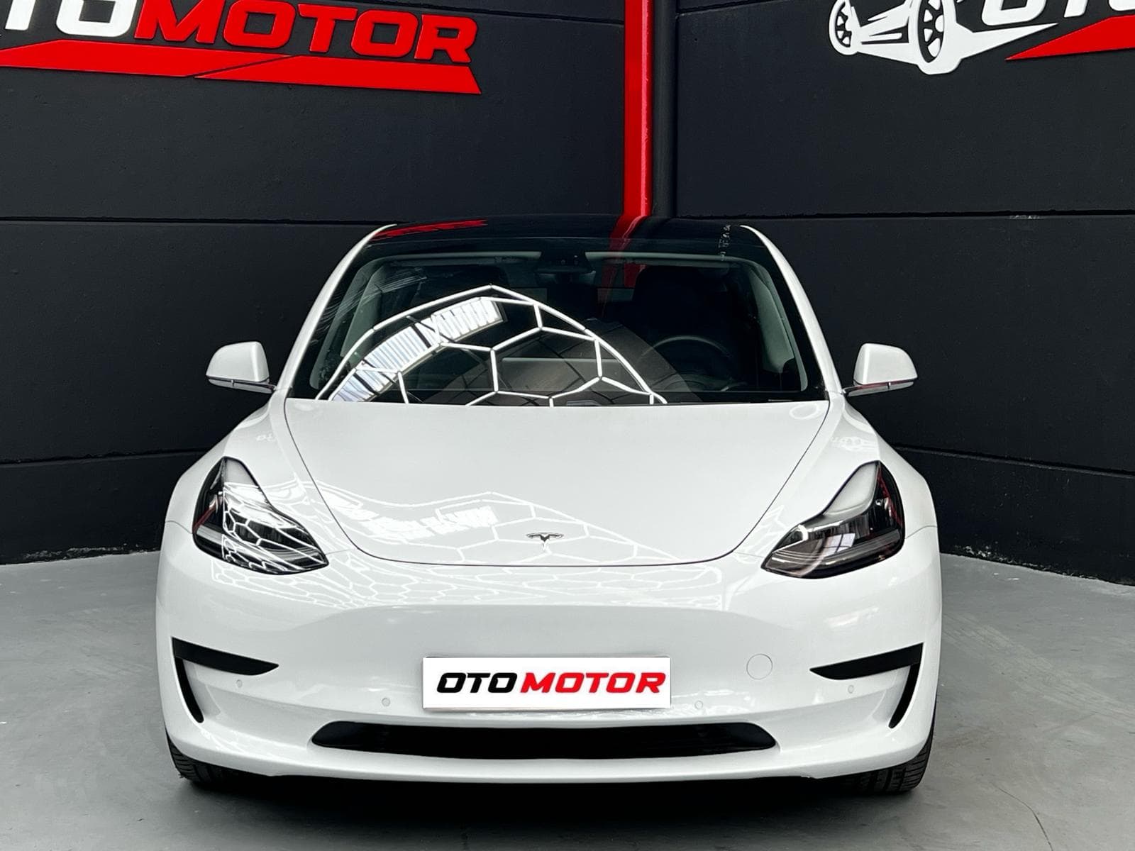 Tesla Model 3 Long Range RWD — vista frontal (1/15)