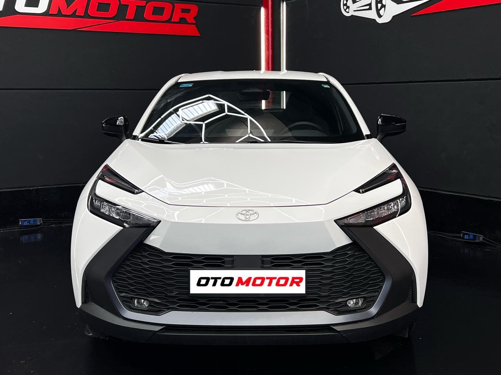 Toyota C-HR 2.0 PHEV Advance — vista frontal (1/16)