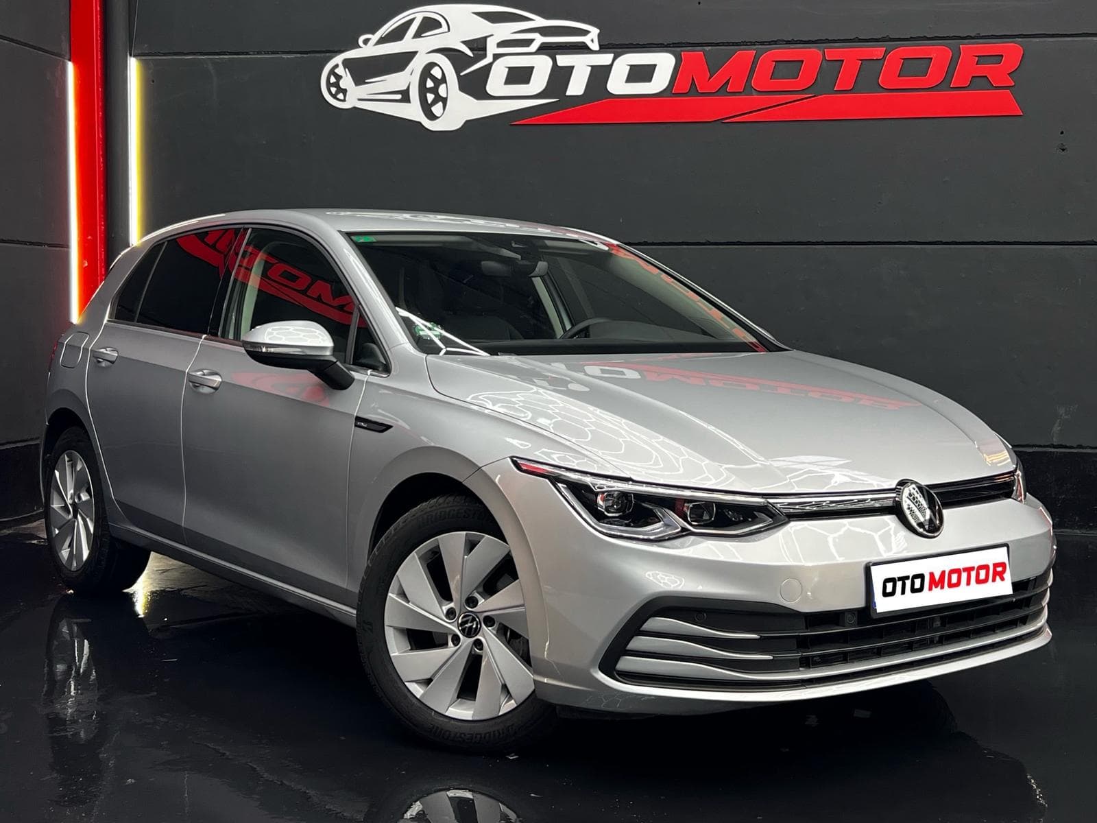 Volkswagen Golf Gris imagen frontal